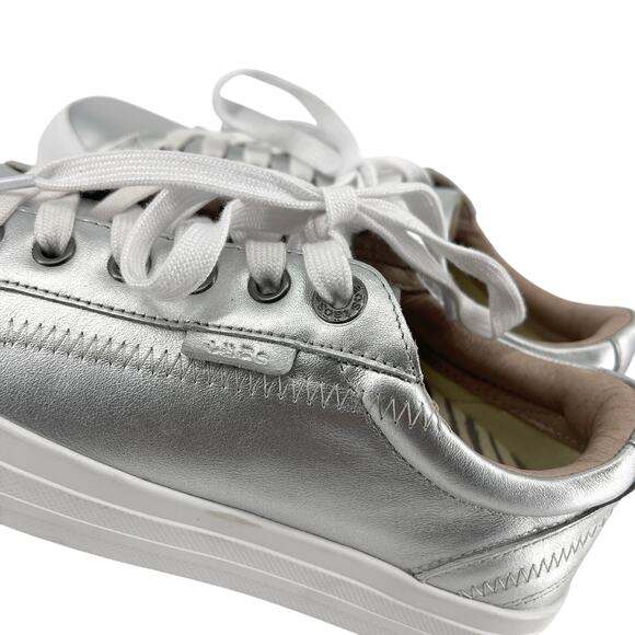 Taos Plim Soul Luxe Sneaker in Metallic Silver Size 6 Quiet Luxury Leather - Picture 6 of 10